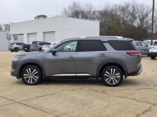 2022 Nissan Pathfinder Platinum 4WD