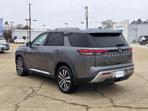 2022 Nissan Pathfinder Platinum 4WD