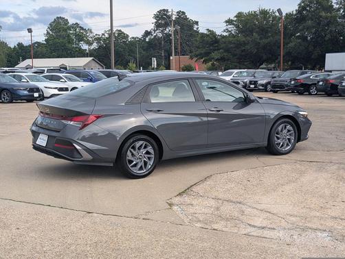Ecotronic Gray 2024 Hyundai ELANTRA SEL
