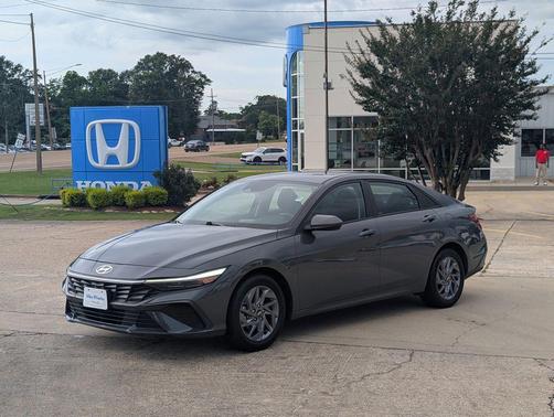 Ecotronic Gray 2024 Hyundai ELANTRA SEL