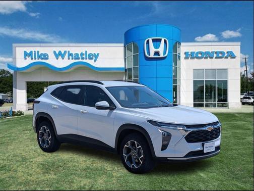 Summit White 2025 Chevrolet Trax LT