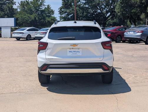 Summit White 2025 Chevrolet Trax LT