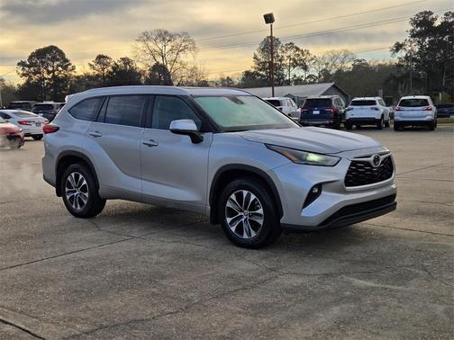2023 Toyota Highlander XLE