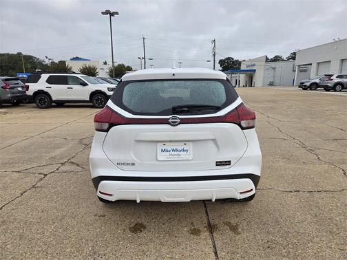 2022 Nissan Kicks S