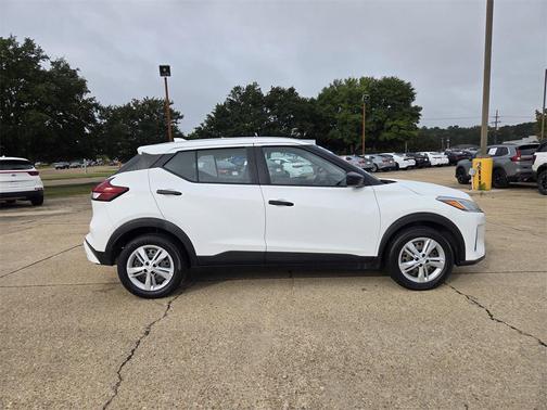 2022 Nissan Kicks S