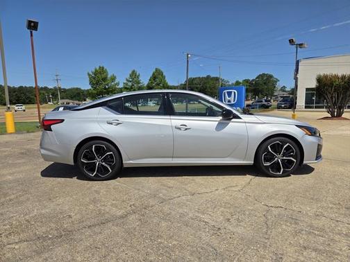2024 Nissan Altima SR FWD