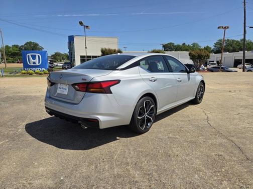2024 Nissan Altima SR FWD