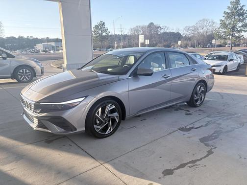 2025 Hyundai ELANTRA Limited