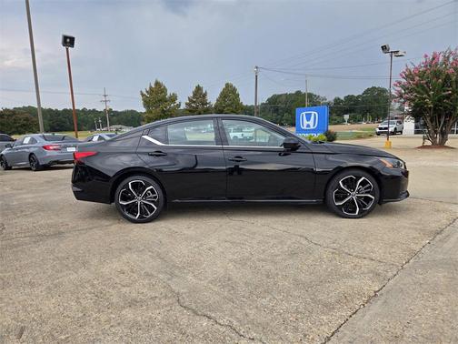2024 Nissan Altima SR FWD