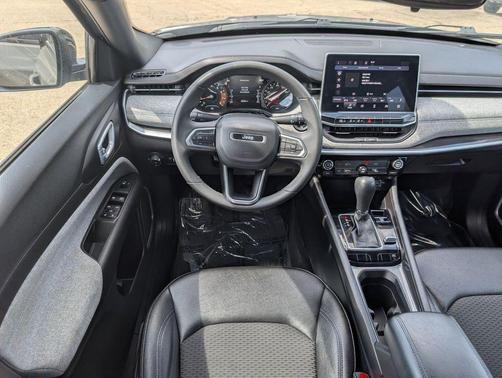 Sting-Gray Clearcoat 2024 Jeep Compass Latitude