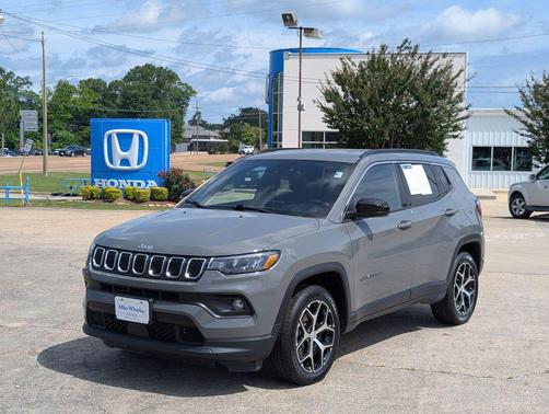 Sting-Gray Clearcoat 2024 Jeep Compass Latitude