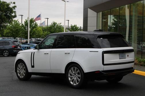 Ostuni Pearl White 2024 Land Rover Range Rover P400 SE SWB