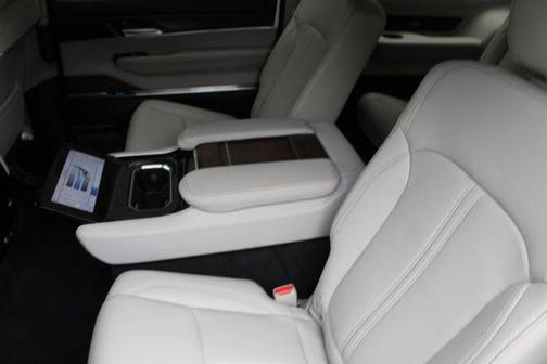 2023 Jeep Grand Wagoneer Base