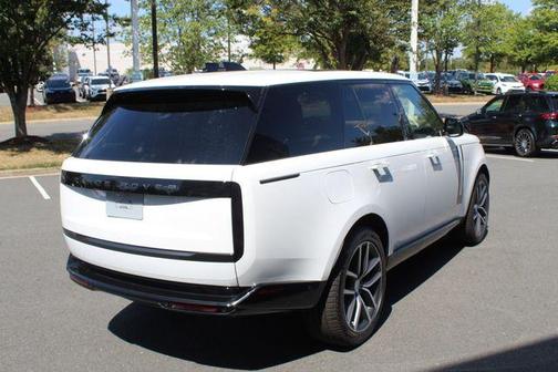 2025 Land Rover Range Rover P530 SE
