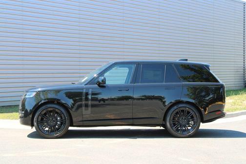 Santorini Black 2026 Land Rover Range Rover P400 SE SWB
