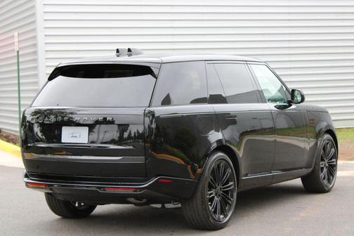 Santorini Black 2026 Land Rover Range Rover P400 SE 7 Seat