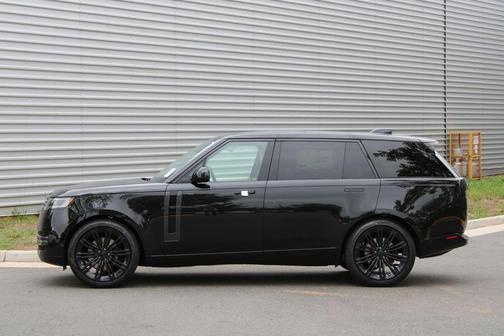 Santorini Black 2026 Land Rover Range Rover P400 SE 7 Seat