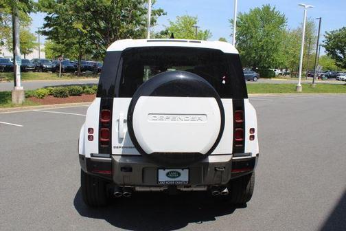 2025 Land Rover Defender P500 X-Dynamic SE