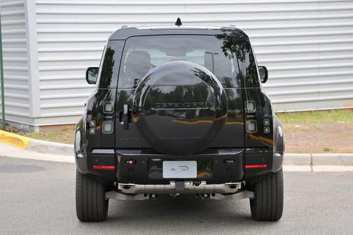 Santorini Black 2026 Land Rover Defender P400 X-Dynamic SE