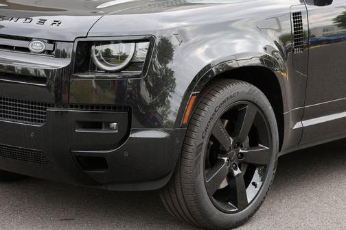 Santorini Black 2026 Land Rover Defender P400 X-Dynamic SE