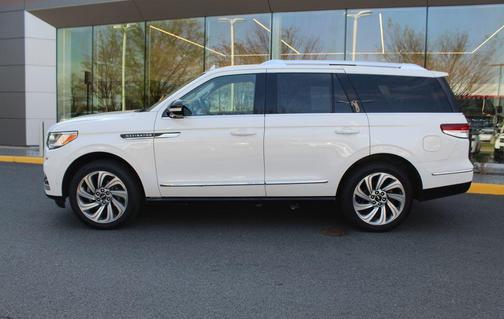 Pristine White 2022 Lincoln Navigator Reserve