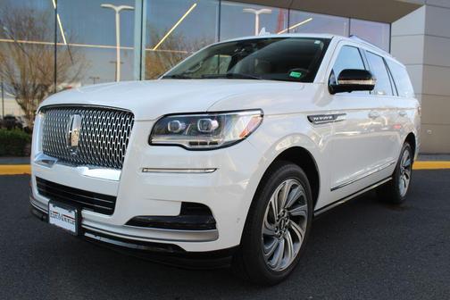 Pristine White 2022 Lincoln Navigator Reserve
