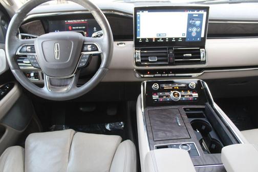 Pristine White 2022 Lincoln Navigator Reserve