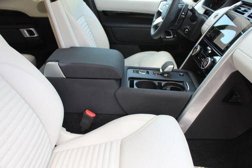 2024 Land Rover Discovery P300 S