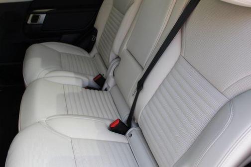 2024 Land Rover Discovery P300 S