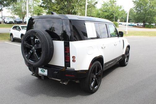 2025 Land Rover Defender P500 X-Dynamic SE