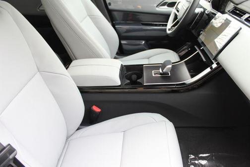 2026 Land Rover Range Rover Velar P250 Dynamic SE