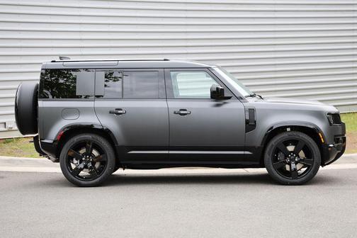 Carpathian Grey 2026 Land Rover Defender 110 P400 X-Dynamic SE