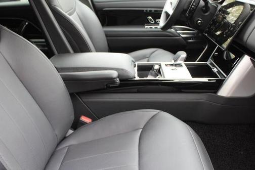 2025 Land Rover Range Rover P530 SE