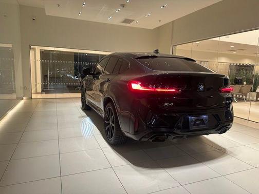 2023 BMW X4 xDrive30i