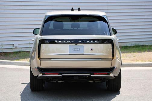 Batumi Gold 2025 Land Rover Range Rover P530 SE SWB