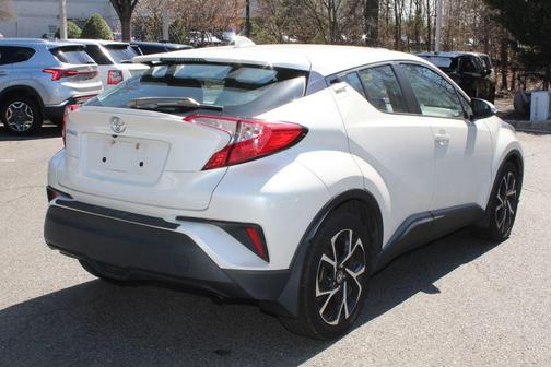 Blizzard Pearl 2021 Toyota C-HR XLE