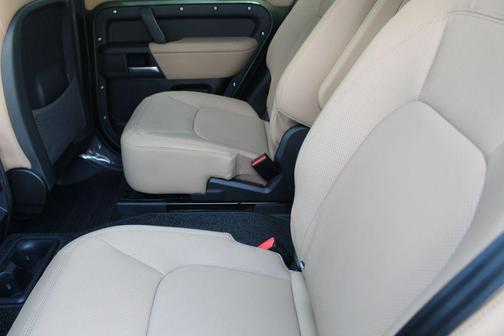 Woolstone Green 2026 Land Rover Defender 130 P400 X-Dynamic SE