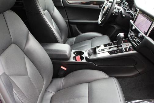 2022 Porsche Macan Base