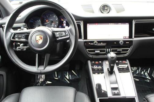 2022 Porsche Macan Base