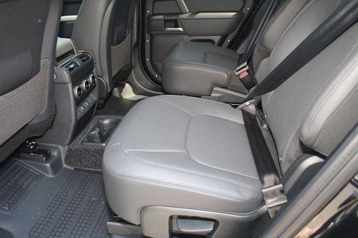 2025 Land Rover Defender 130 P400 S