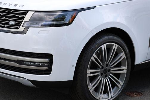Fuji White 2026 Land Rover Range Rover P400 SE LWB 7 Seat