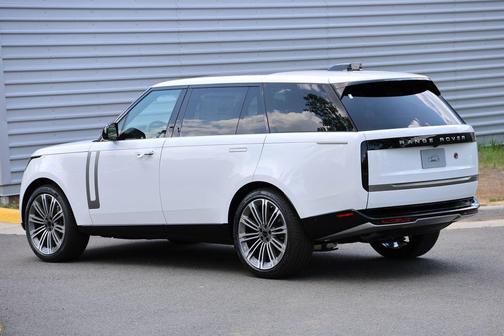 Fuji White 2026 Land Rover Range Rover P400 SE LWB 7 Seat