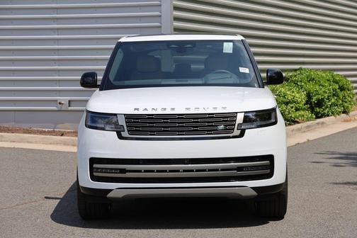 Fuji White 2026 Land Rover Range Rover P400 SE LWB 7 Seat
