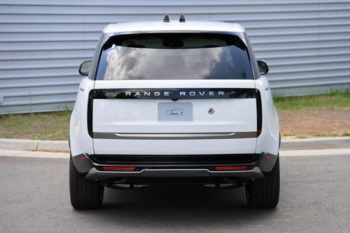 Fuji White 2026 Land Rover Range Rover P400 SE LWB 7 Seat