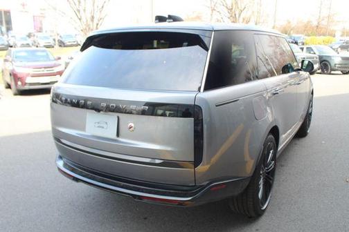 2026 Land Rover Range Rover P400 SE LWB 7 Seat