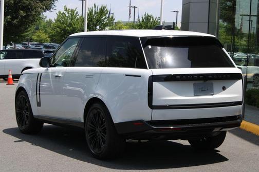 Fuji White 2026 Land Rover Range Rover P400 SE SWB