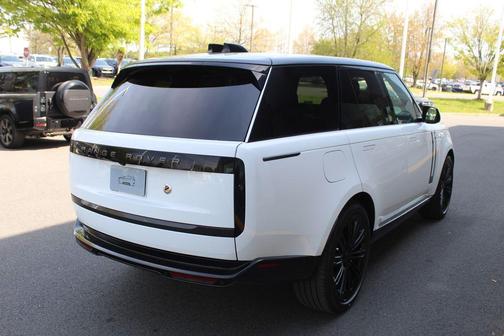 Fuji White 2026 Land Rover Range Rover P400 SE