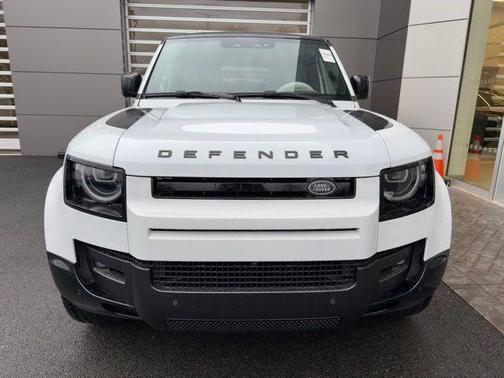 2026 Land Rover Defender 130 P400 X-Dynamic SE