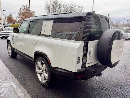 2026 Land Rover Defender 130 P400 X-Dynamic SE