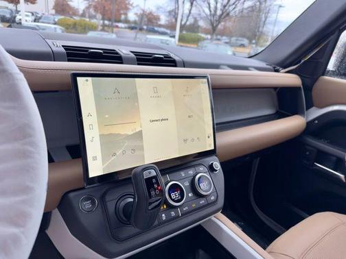 2026 Land Rover Defender 130 P400 X-Dynamic SE